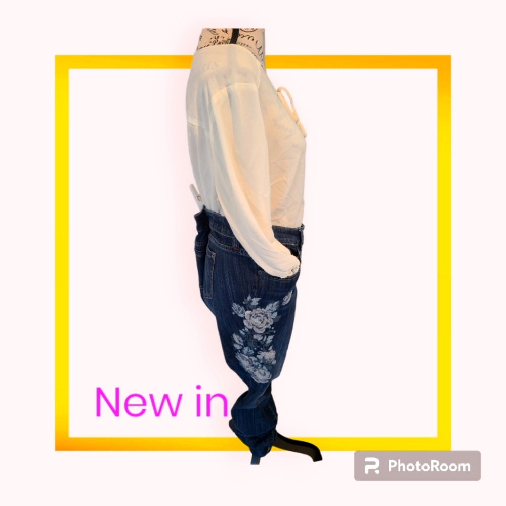 Torrid 16R Floral embroidered jeans (slim fit)